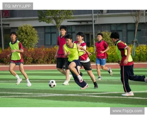 绿茵逐梦少年热血拼搏展现足球激情与团队荣耀 绿茵逐梦少年热血拼搏展现足球激情与团队荣耀